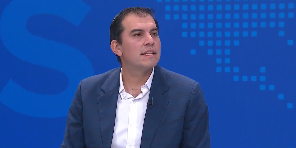 Ministro defiende acuerdo para flexibilizar jornada laboral