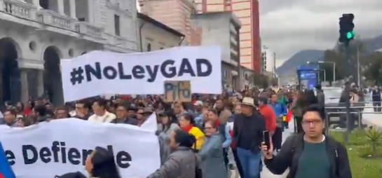 Con plantón en Quito ciudadanos rechazan reforma al COOTAD