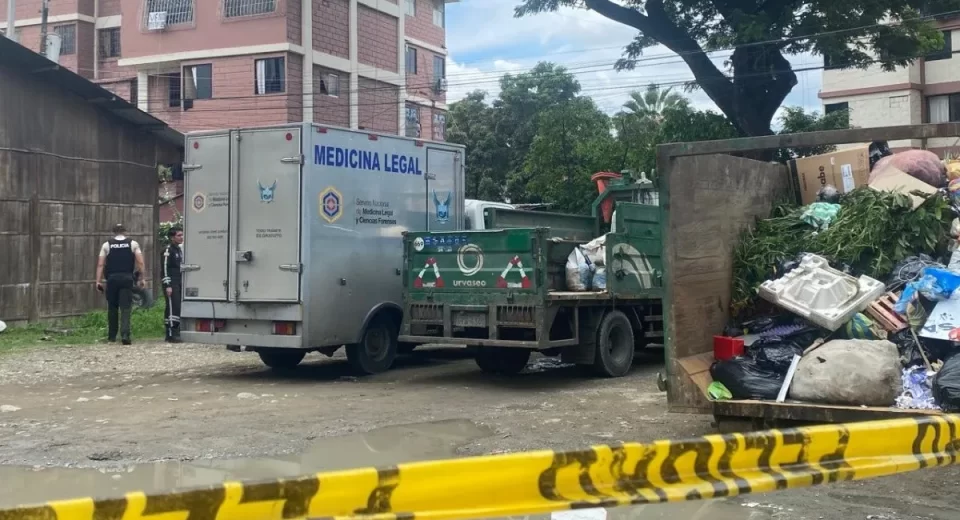 Hallan cadáver decapitado en contenedor de basura en Sauces 4