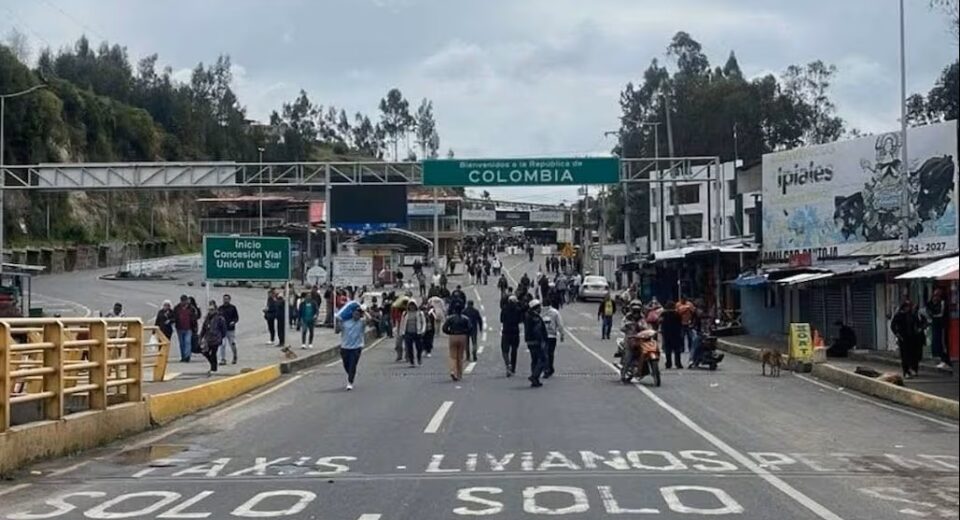 Gremios levantan paro en Rumichaca tras 18 días de bloqueo en frontera entre Ecuador y Colombia