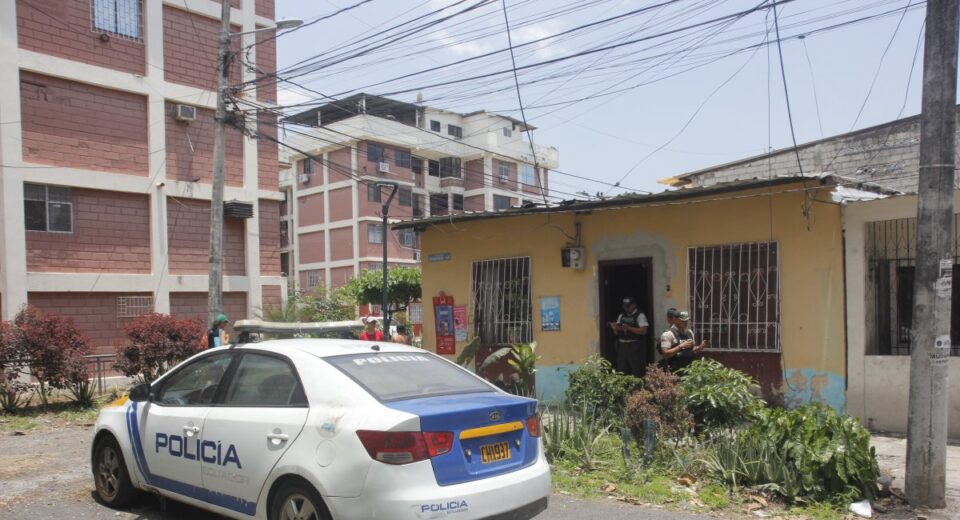Periodista y líder comunitario es hallado muerto y embalado dentro de su vivienda en Guayaquil