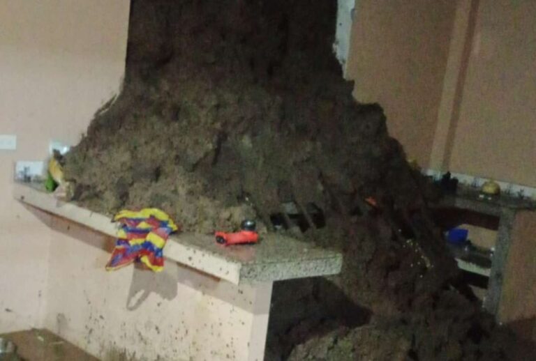 Cañar: aluvión provoca colapso de vivienda en la comunidad de Javín