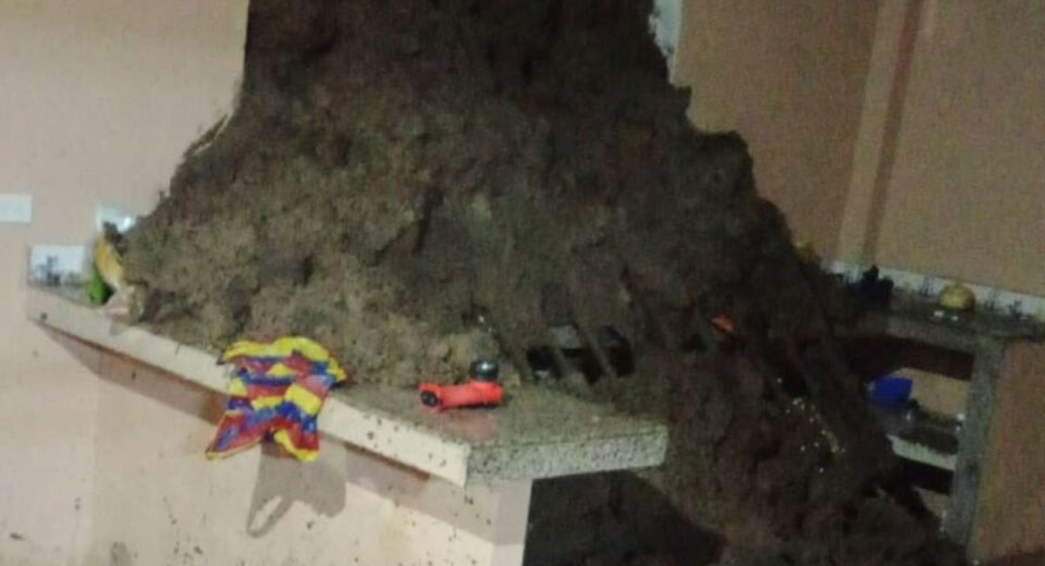 Cañar: aluvión provoca colapso de vivienda en la comunidad de Javín