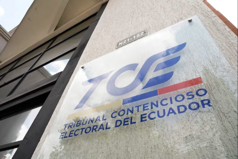 Jueza del TCE declara prescrita denuncia de Diana Atamaint contra Revolución Ciudadana por elecciones de 2023