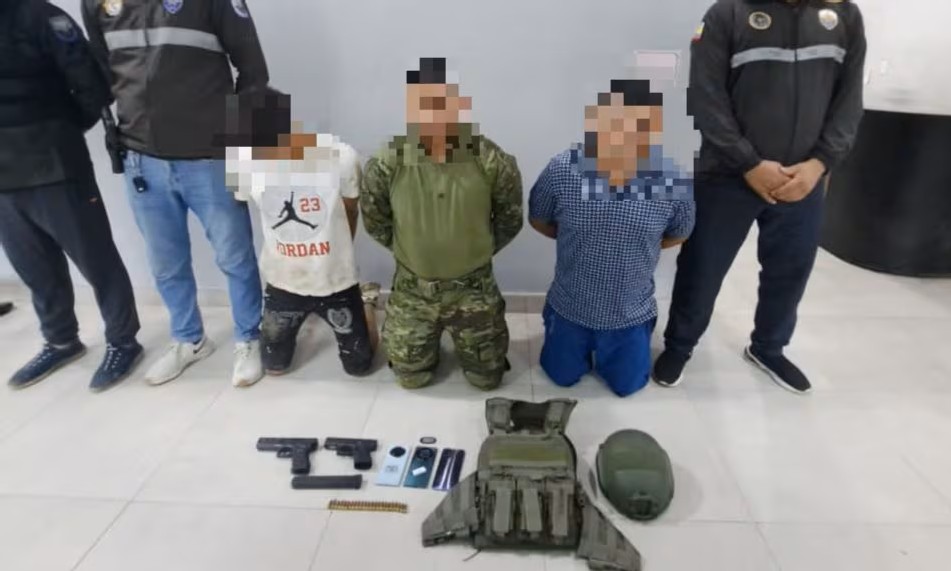 Detienen a presuntos miembros de Los Lobos que realizaban falsos allanamientos en Quevedo