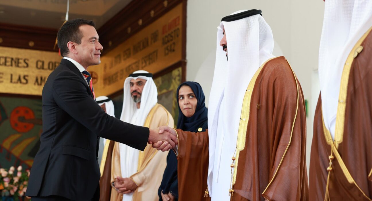 Ecuador y Emiratos Árabes Unidos firman acuerdos en inversión, defensa y lucha contra corrupción