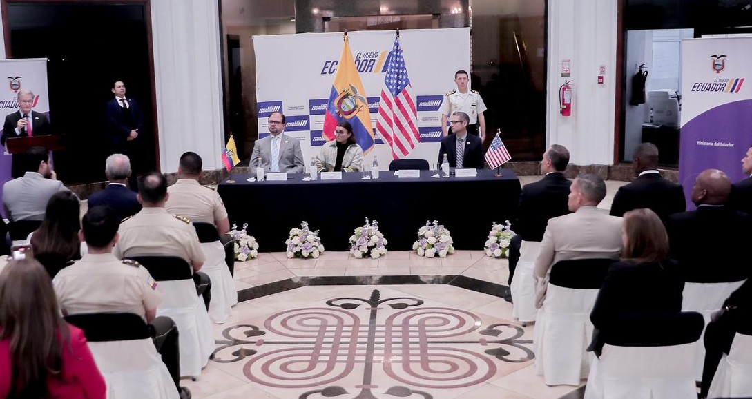 Reimberg anuncia que el FBI tendrá oficina en Quito para investigar crimen organizado