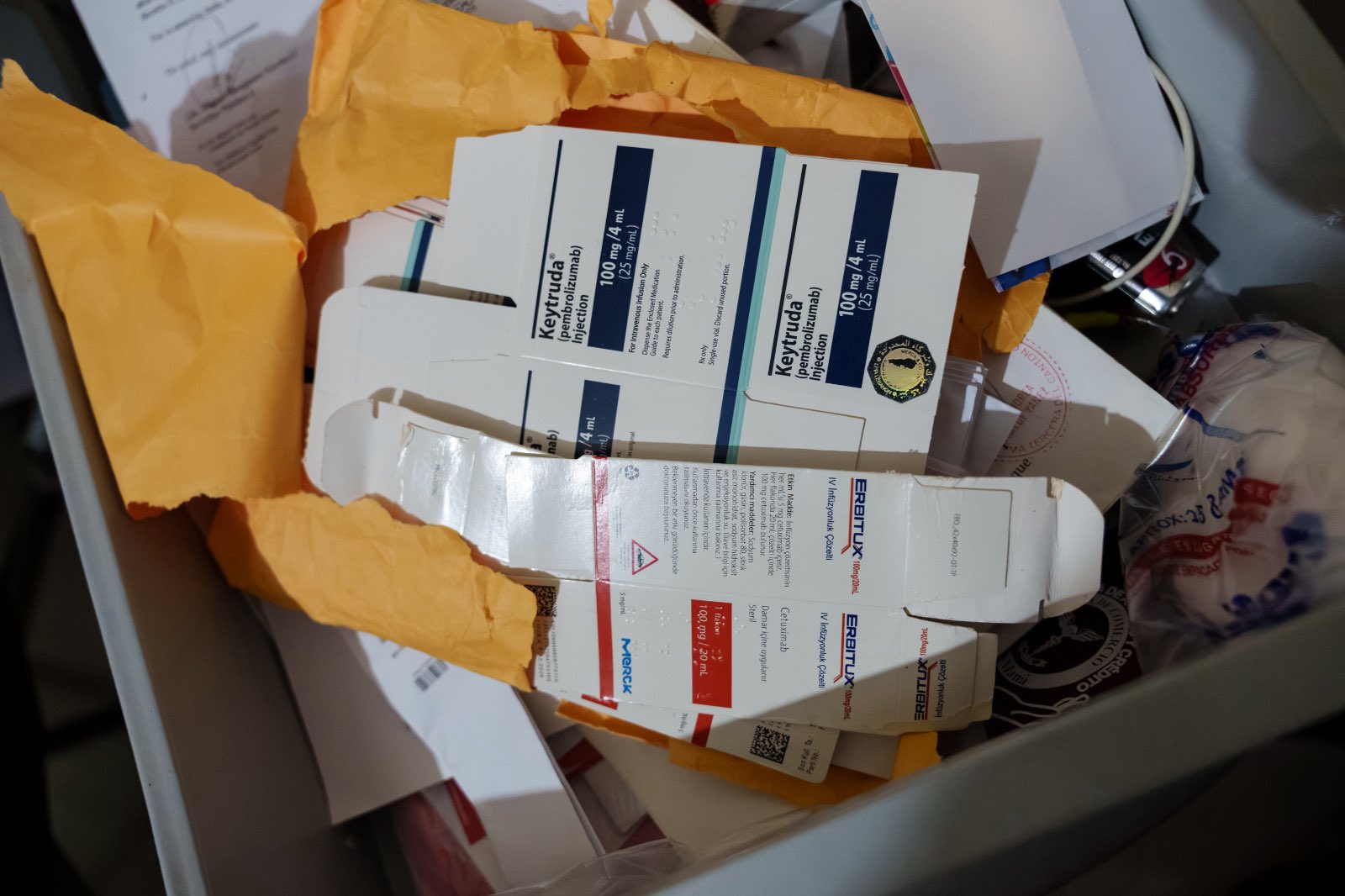 Detienen a concejal de Vinces por presunta importación y venta de medicamentos clandestinos