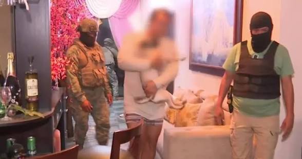 Capturan a alias "La Muñeca", de los Chone Killers, en operativo militar en Durán