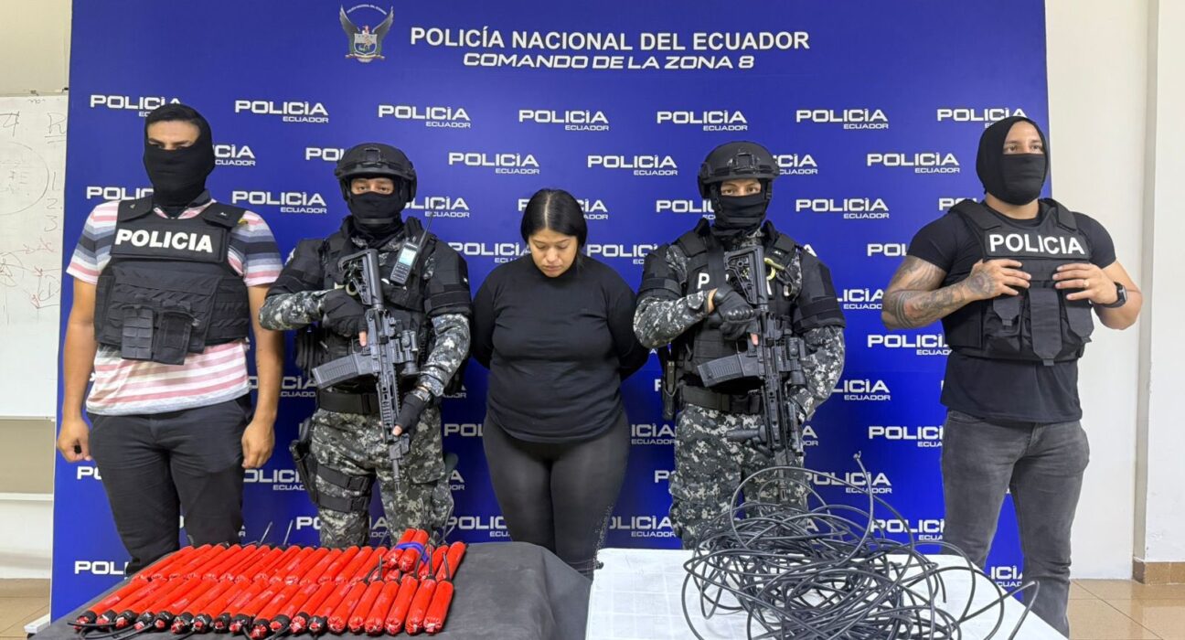 Detienen a una mujer con explosivos en un centro comercial del norte de Guayaquil