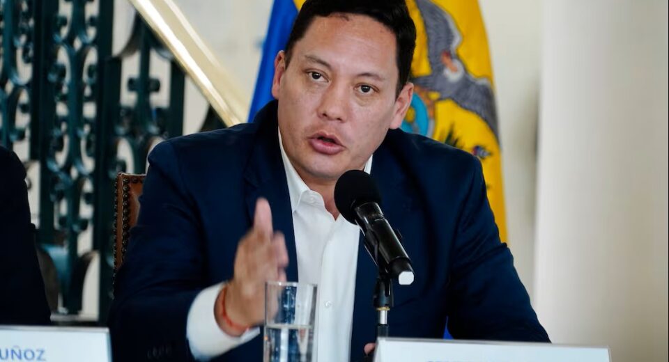 Alcalde de Cuenca, Cristian Zamora, confirma allanamiento a su vivienda por investigación financiera