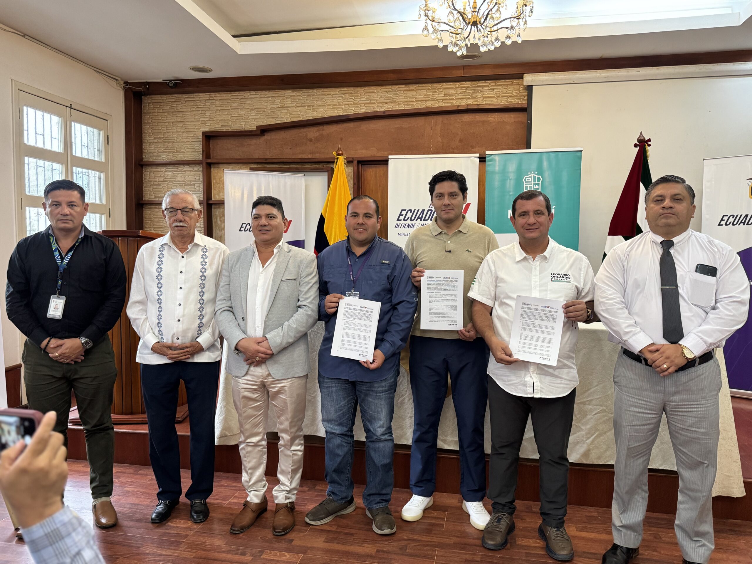 Gobierno y Prefectura de Manabí firman convenios para fortalecer gestión del agua en cuenca del río Portoviejo