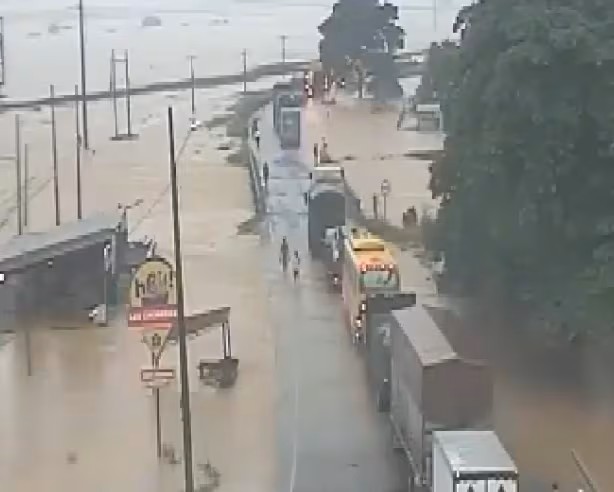 Vías anegadas y afectaciones en varias provincias por intensas lluvias