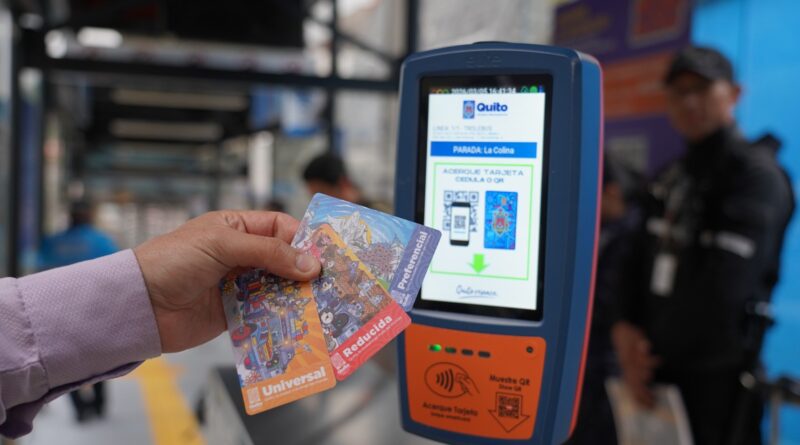 Quito: Municipio inicia la entrega de Tarjetas Ciudad para agilizar acceso al transporte público