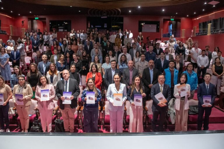 Gobierno presenta plan nacional para reducir residuos plásticos y avanzar hacia economía circular