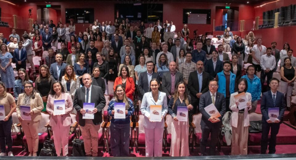Gobierno presenta plan nacional para reducir residuos plásticos y avanzar hacia economía circular