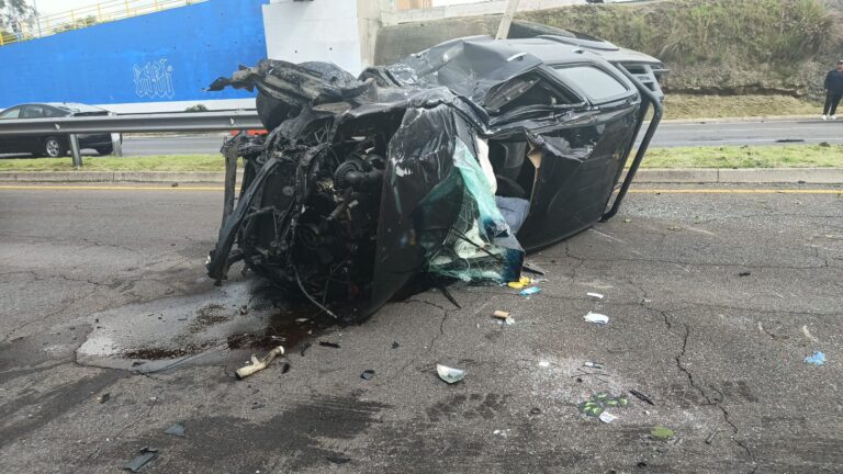 Habilitada la Ruta Viva, sentido Quito–Aeropuerto, tras siniestro de tránsito