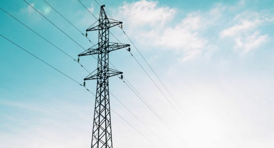 Gobierno asegura que cobertura eléctrica en el país supera el 97%