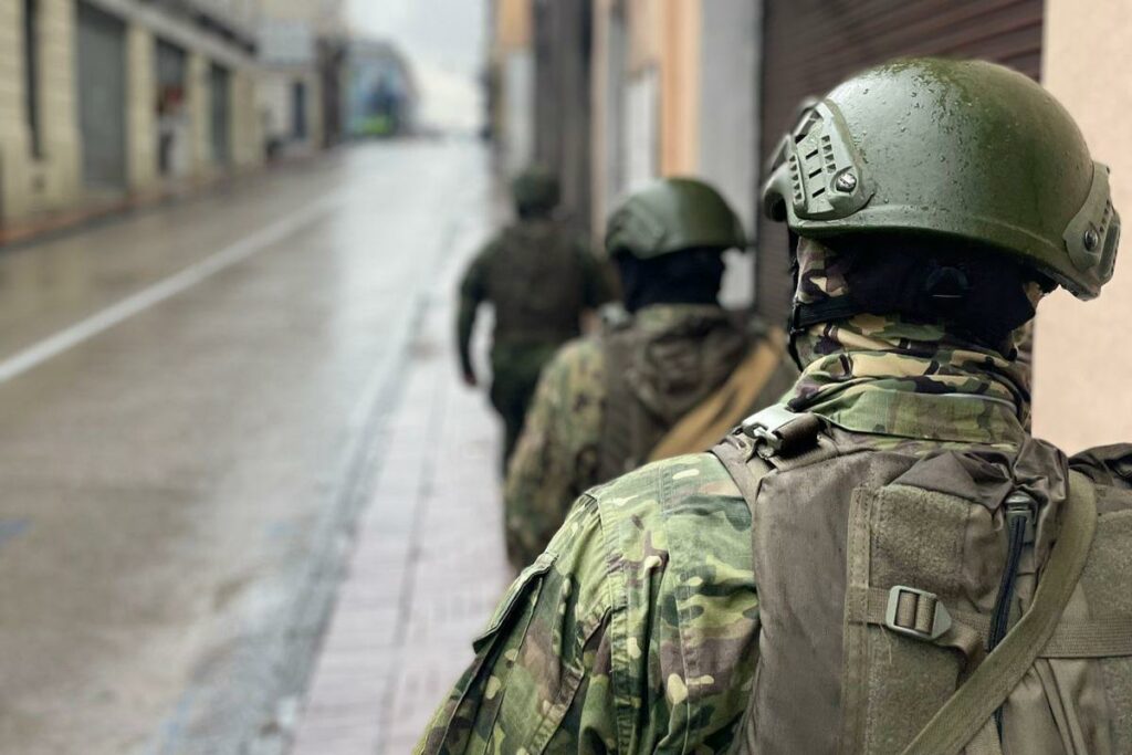 Noboa rechaza desalojo de militares en Los Ríos y cuestiona a autoridades locales