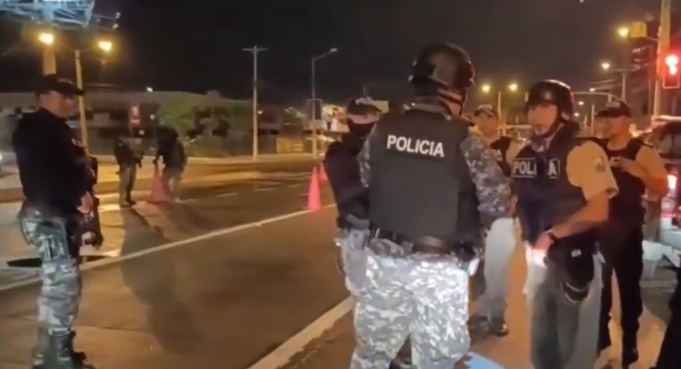 Operativo contra red vinculada a Los Choneros deja 11 detenidos, incluido un policía en servicio activo