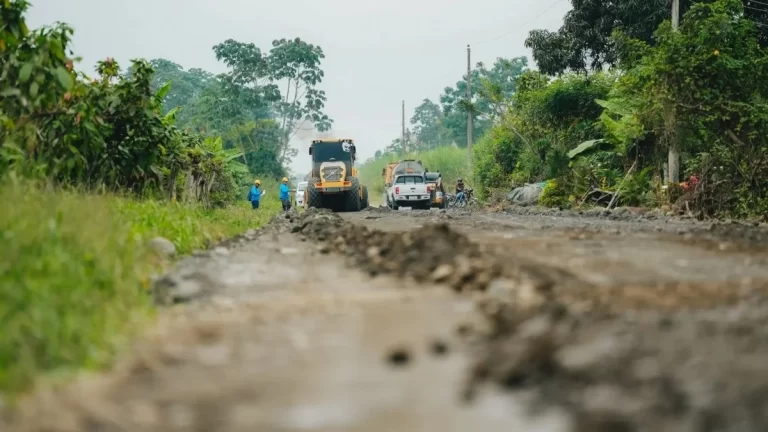 Asesinan a tres integrantes de una misma familia en Milagro: abandonan los cuerpos en una vía rural