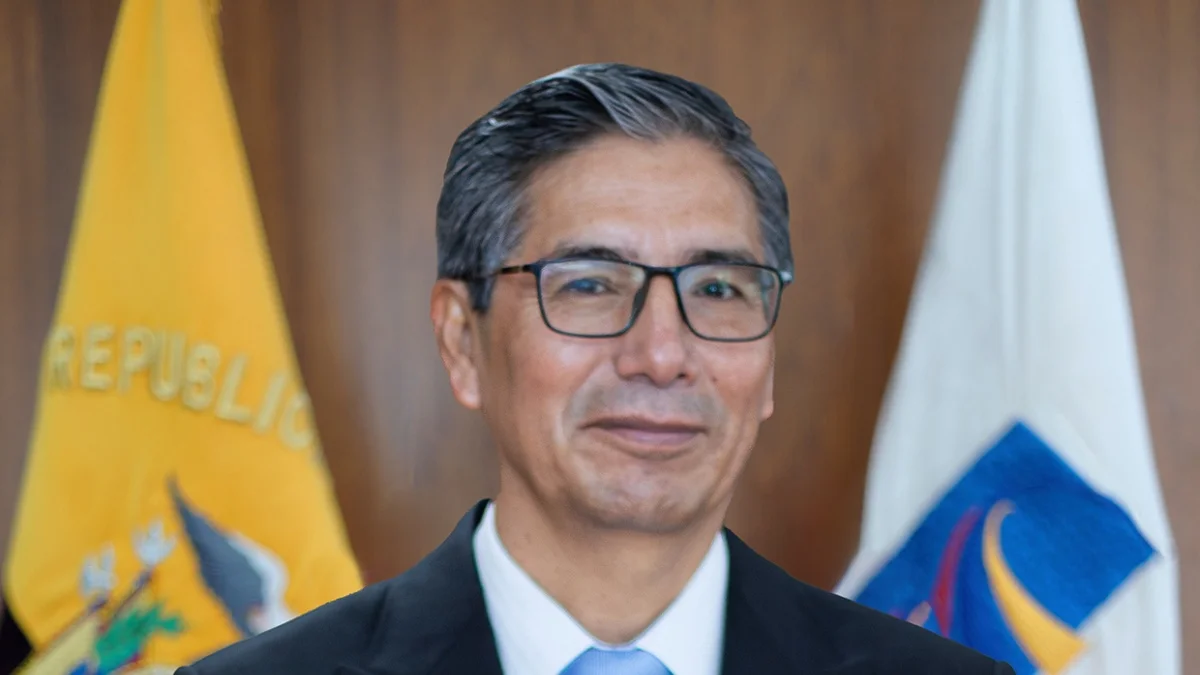 Raúl Llasag renuncia a su cargo como juez de la Corte Constitucional