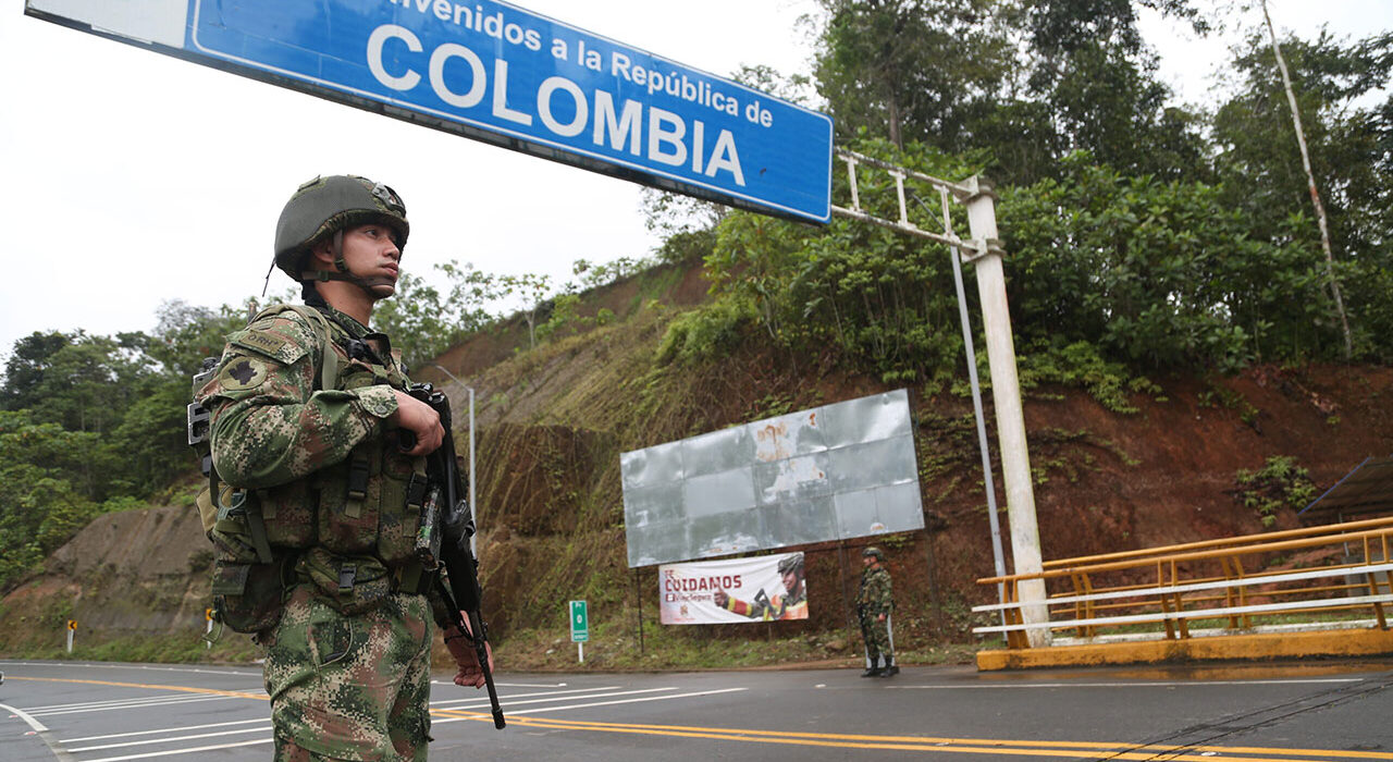 Colombia refuerza seguridad en frontera con Ecuador
