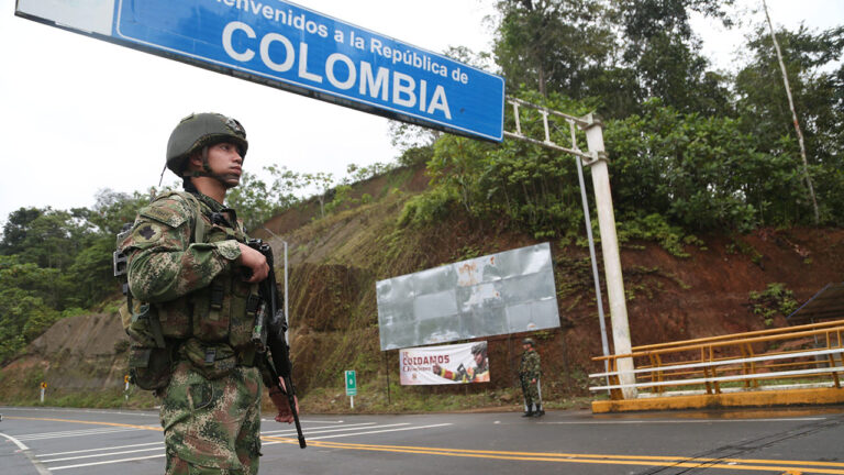Colombia refuerza seguridad en frontera con Ecuador