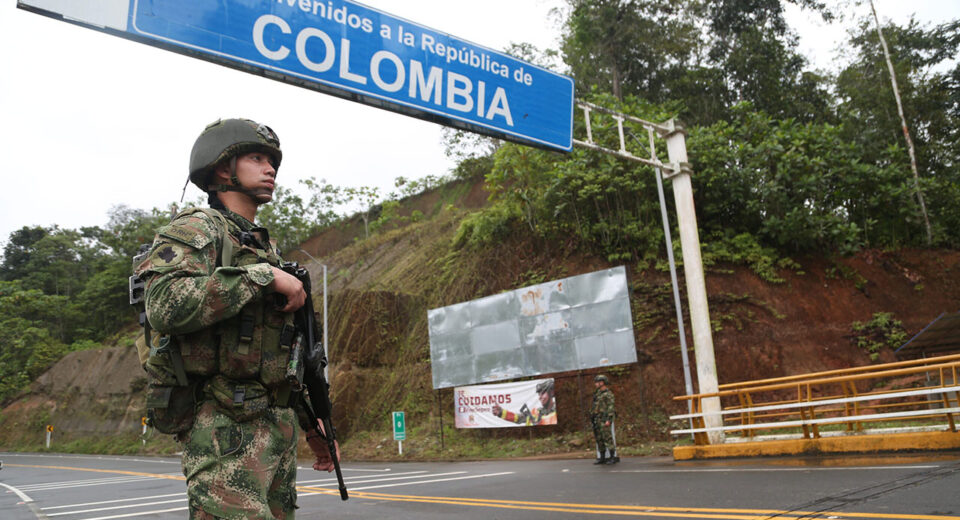 Colombia refuerza seguridad en frontera con Ecuador