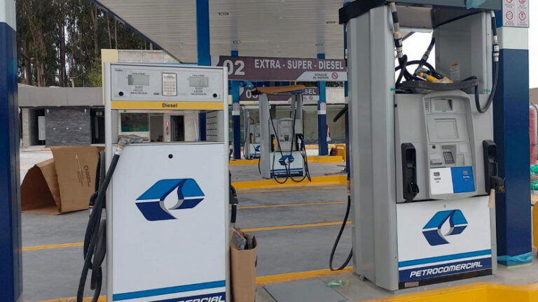 Petroecuador contrata seguro para proteger ingresos ante caída del precio del crudo