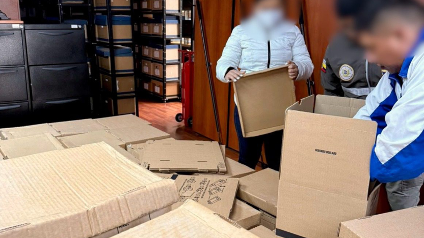 Fiscalía allana oficinas de la Policía por presunto cohecho en compra de uniformes de cadetes