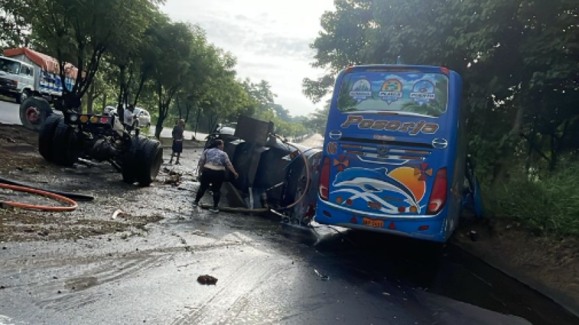 Choque entre bus y tanquero en vía a la Costa deja al menos tres muertos y 15 heridos