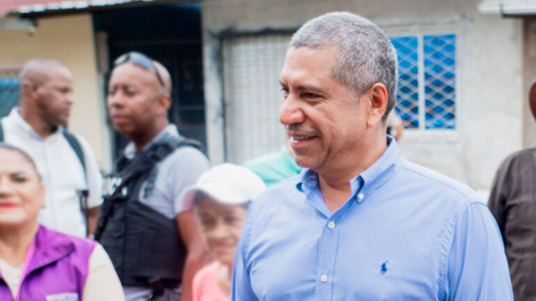 Alcalde de Quinindé denuncia atentado armado contra su vivienda en Esmeraldas