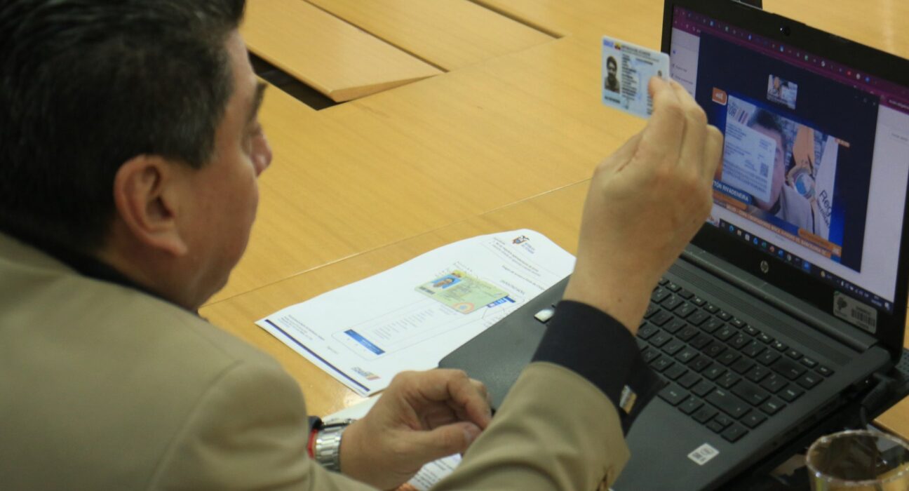 Holograma de seguridad se incorpora a cédula de identidad para reforzar protección de datos