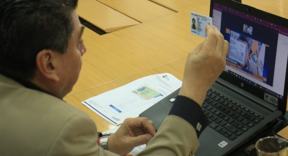 Holograma de seguridad se incorpora a cédula de identidad para reforzar protección de datos