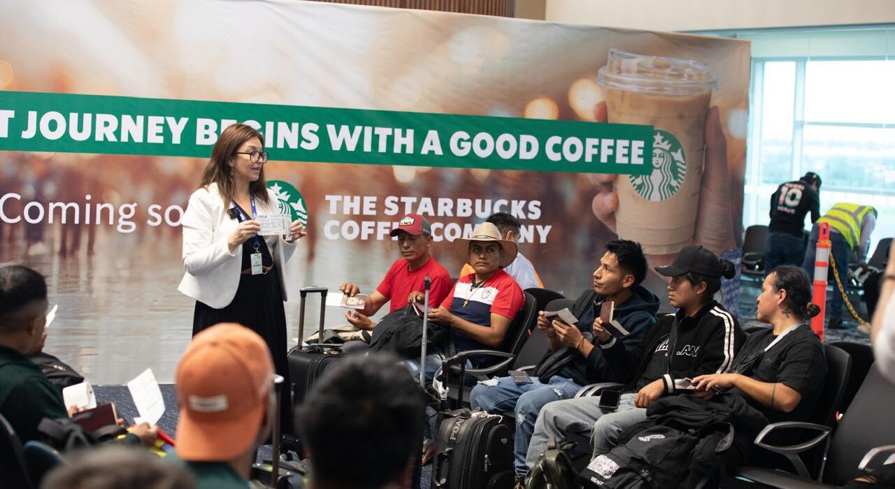 85 agricultores ecuatorianos viajan a España con empleo formal a través del programa de migración circular85 agricultores ecuatorianos viajan a España con empleo formal a través del programa de migración circular