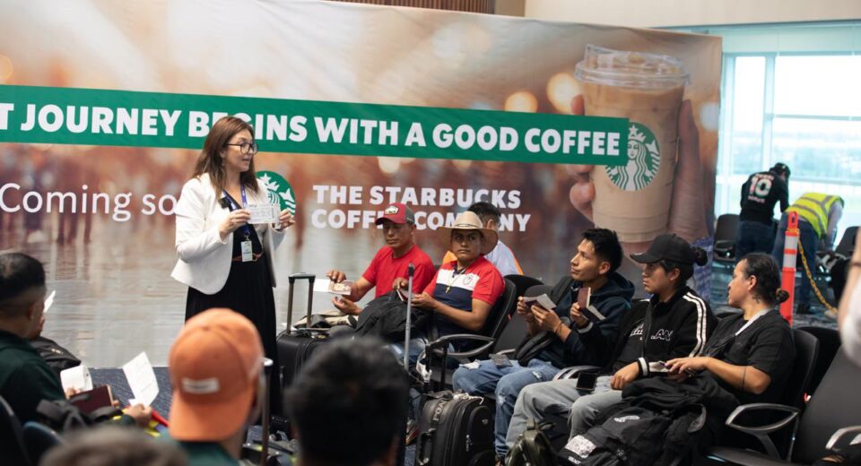 85 agricultores ecuatorianos viajan a España con empleo formal a través del programa de migración circular85 agricultores ecuatorianos viajan a España con empleo formal a través del programa de migración circular