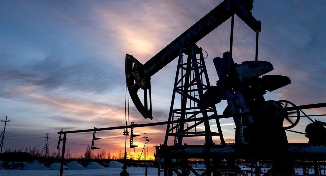 Producción mundial de petróleo sufre la mayor caída de la historia por conflicto en Oriente Medio, según la AIE