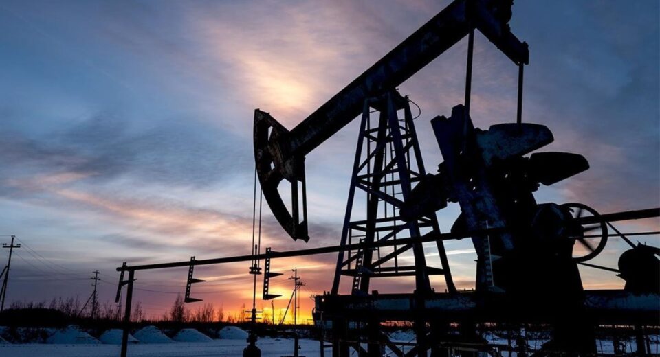 Producción mundial de petróleo sufre la mayor caída de la historia por conflicto en Oriente Medio, según la AIE