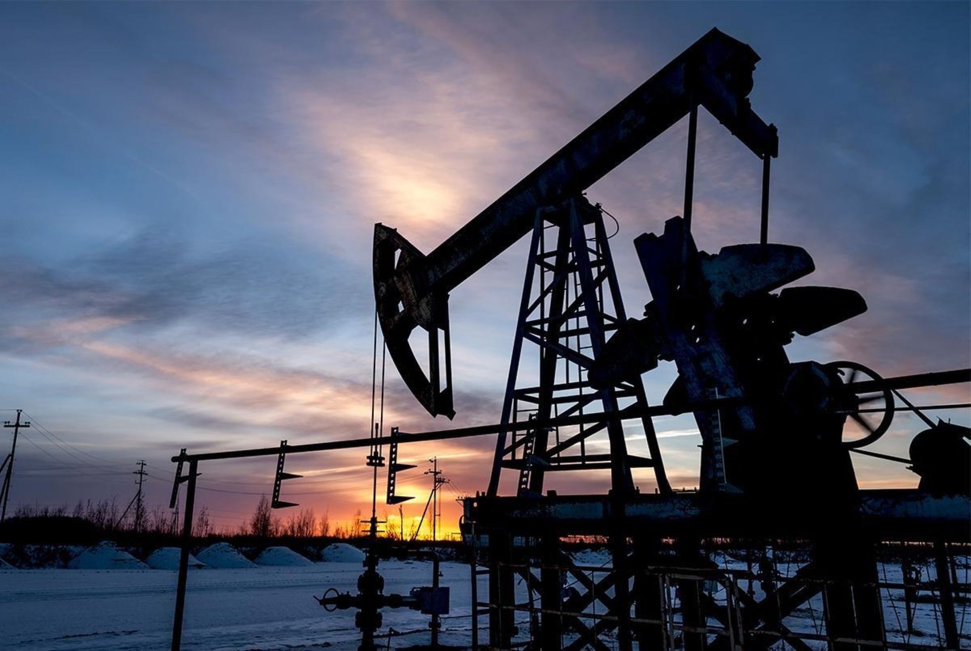 Producción mundial de petróleo sufre la mayor caída de la historia por conflicto en Oriente Medio, según la AIE