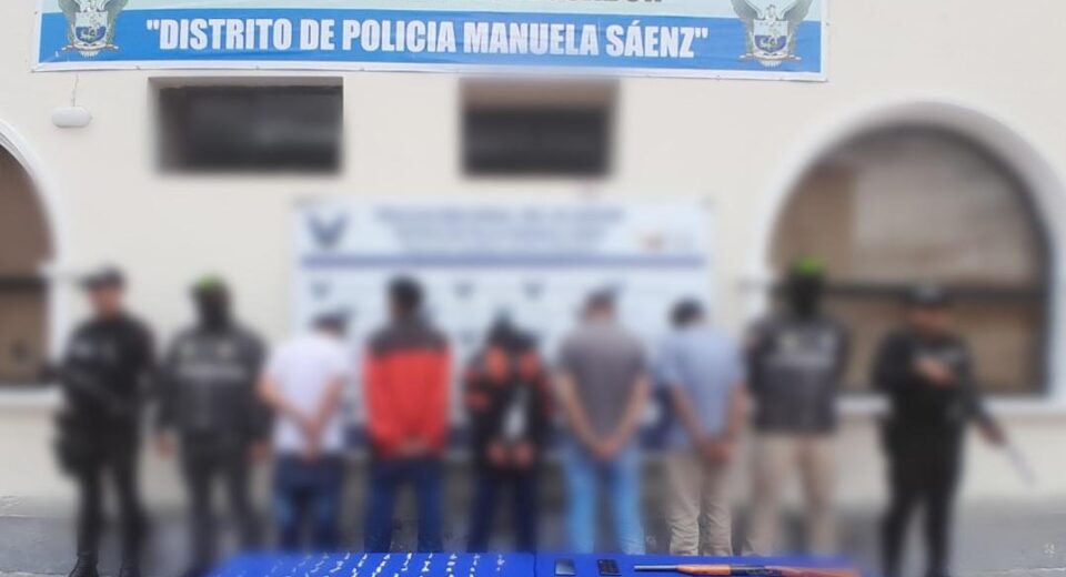 Detienen a cinco presuntos integrantes de ‘Los Lobos’ durante operativo en Quito
