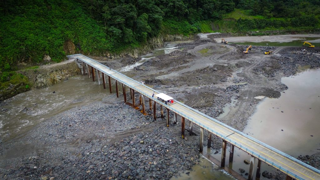 Gobierno entrega dique permeable para controlar la erosión regresiva del río Coca