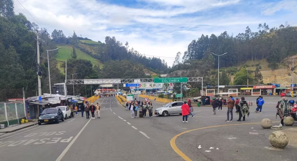 Colombia subirá al 100 % los aranceles a productos ecuatorianos en respuesta a medida de Noboa