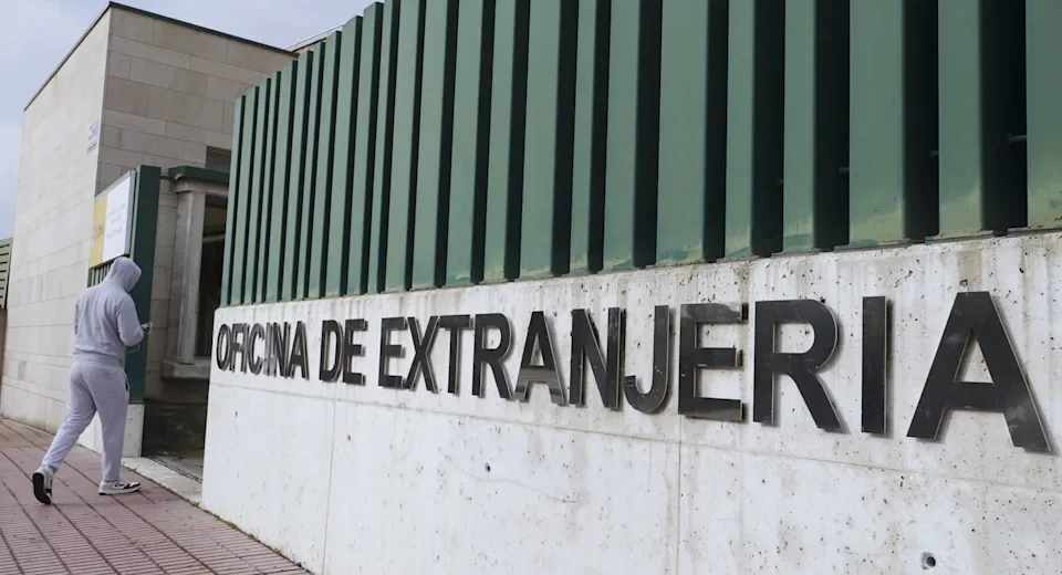 España aprueba regularización para medio millón de migrantes desde el 16 de abril
