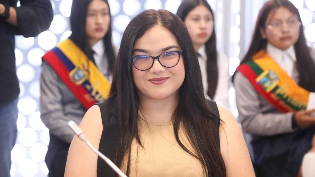 RC expulsa a Annie Muñoz tras disputa por curul de Priscila Schettini