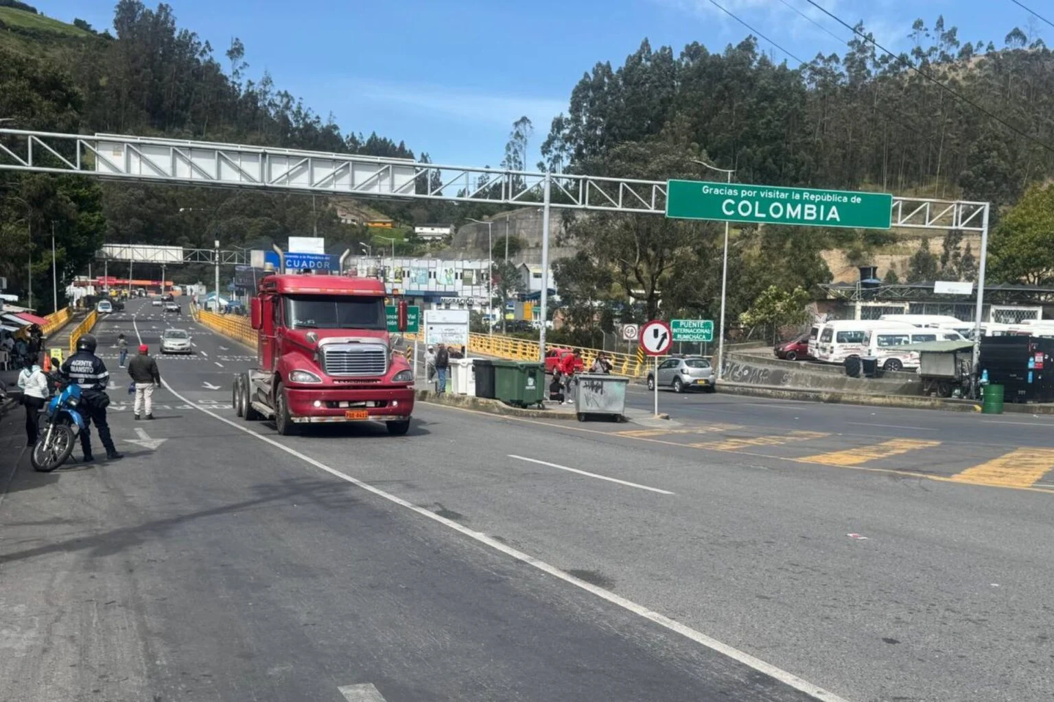 Transportistas de Colombia esperan que Petro elimine aranceles a productos ecuatorianos