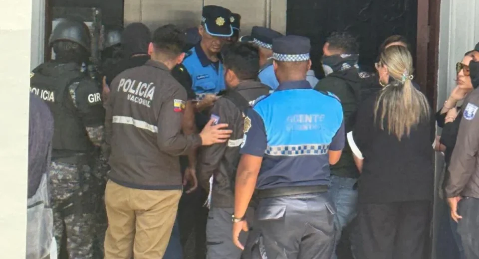 Fiscalía allana Municipio de Guayaquil por presunta falsificación de documentos