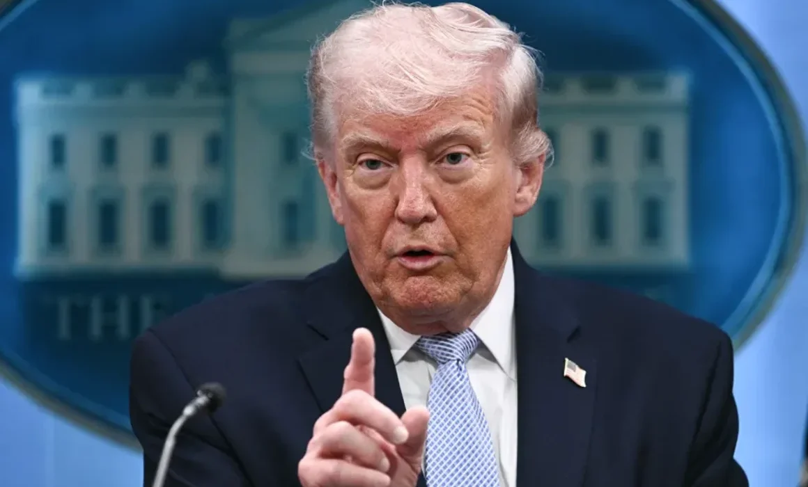 Trump amenaza con eliminar buques iraníes que desafíen bloqueo en el estrecho de Ormuz