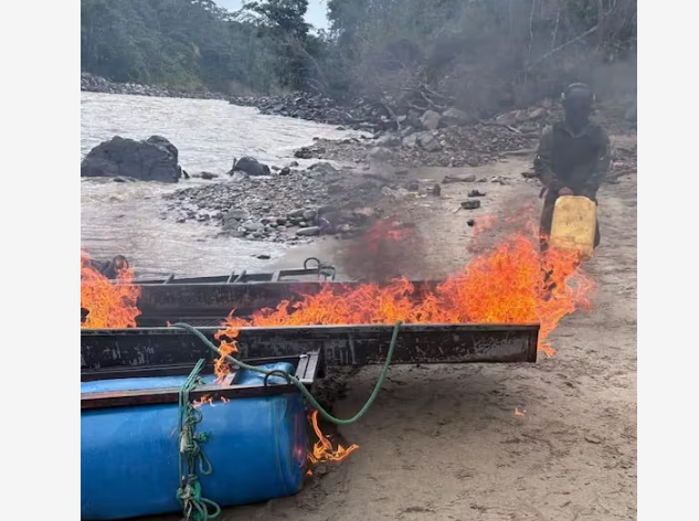 Operativo militar en Morona Santiago inhabilita maquinaria de minería ilegal