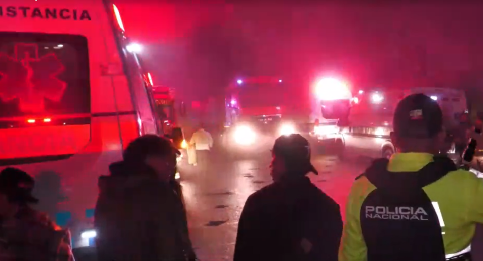 Bus cae a un barranco de 80 metros en Colta y deja dos fallecidos y 37 heridos